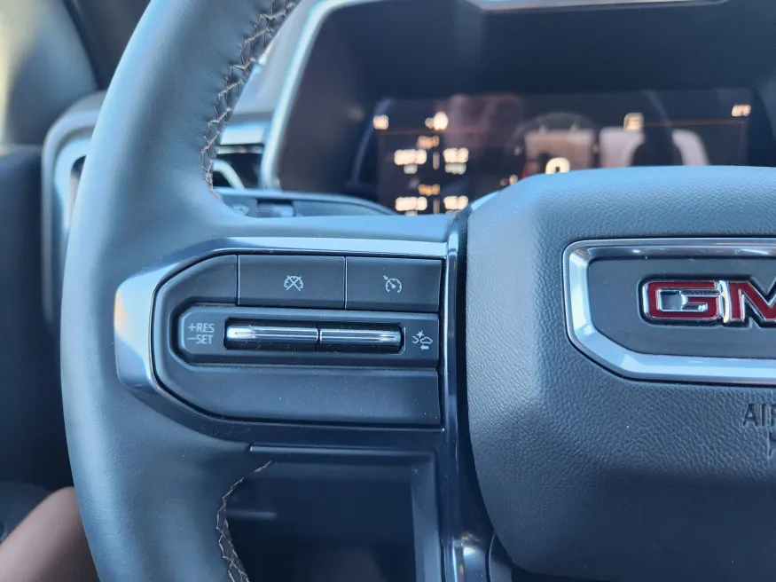 2025 GMC Canyon 4WD AT4 | Photo 21 of 28