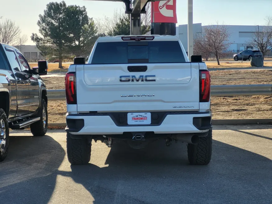 2025 GMC Sierra 3500HD Denali Ultimate | Photo 4 of 5