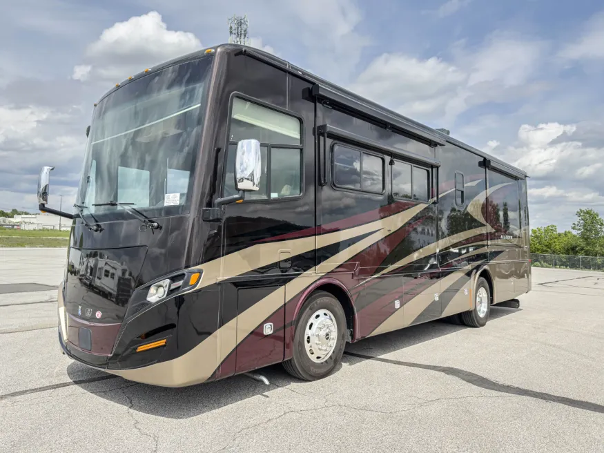 2022 Tiffin Allegro Red 33AA | Photo 8 of 40