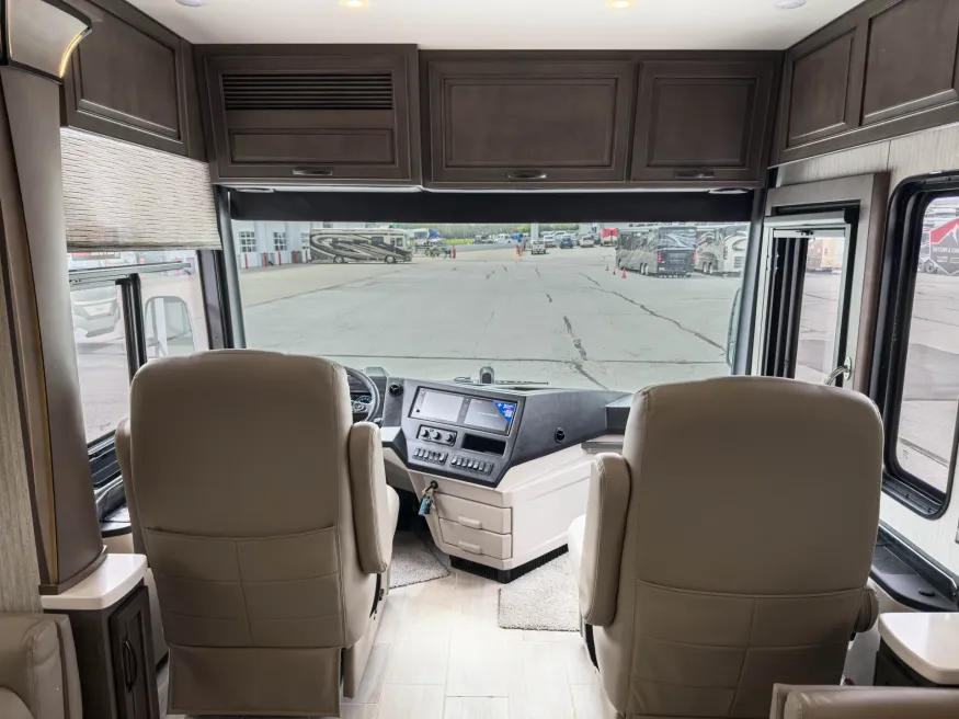 2026 Newmar Dutch Star 4369 | Photo 11 of 43