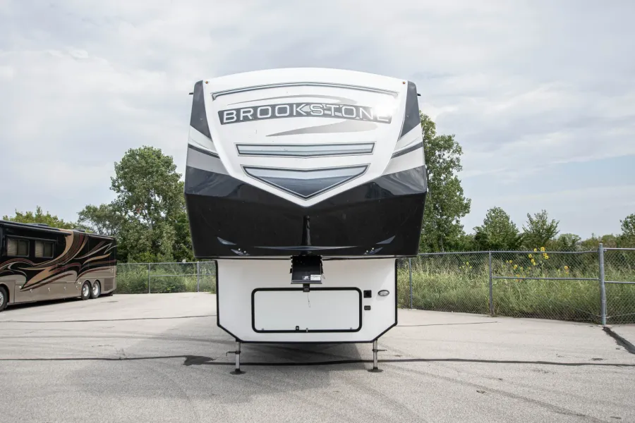 2022 Coachmen Brookstone 398MBL | Photo 4 of 27