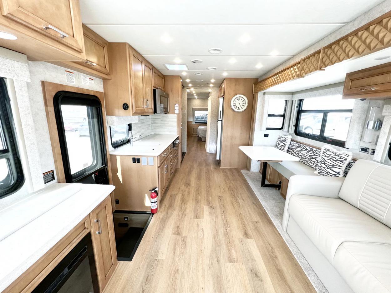 2023 Newmar Bay Star 3811 | Photo 4 of 38