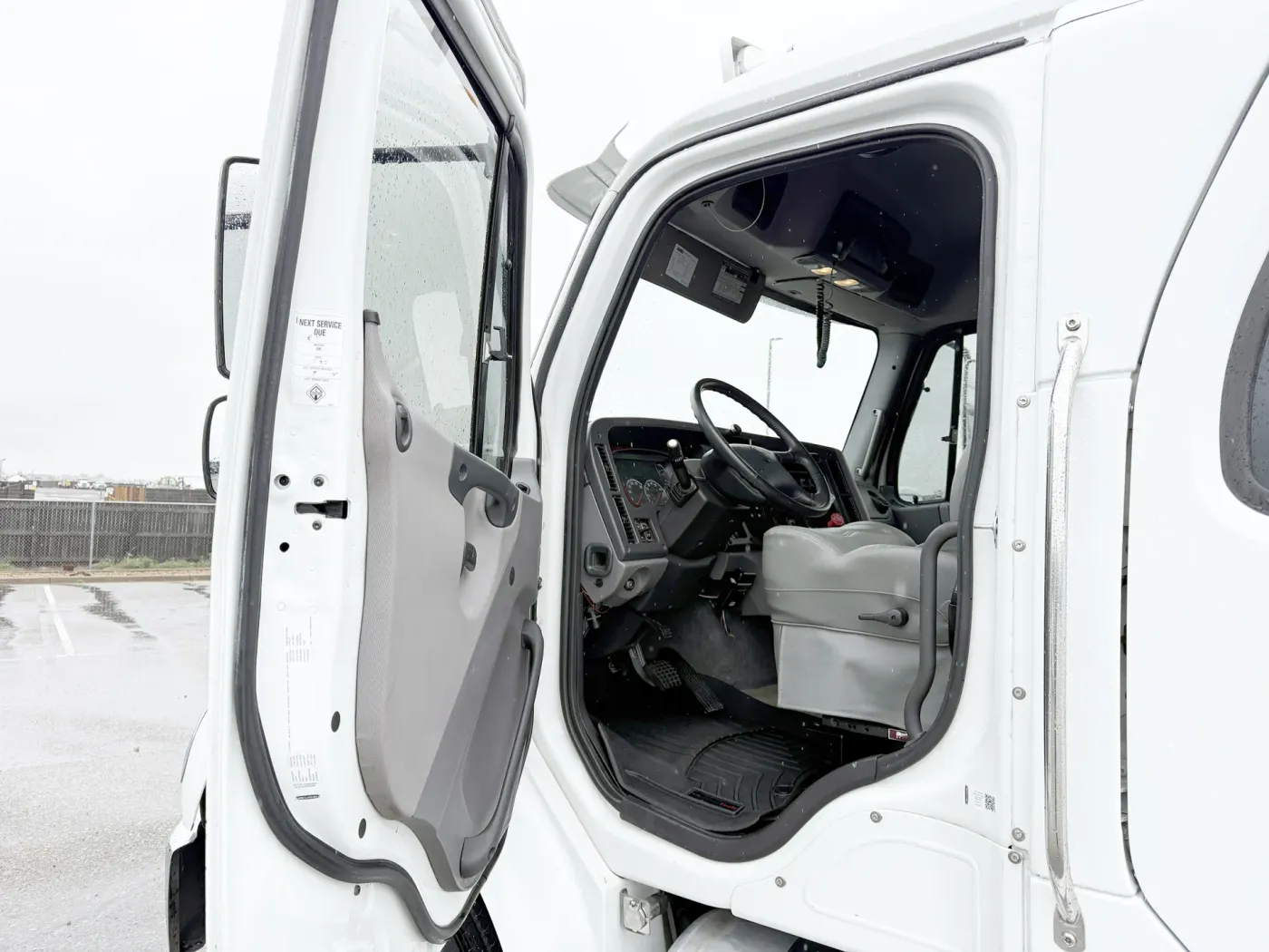 2011 Freightliner M2 112 | Photo 4 of 22