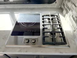 2023 Thor Inception 38MX | Thumbnail Photo 10 of 29