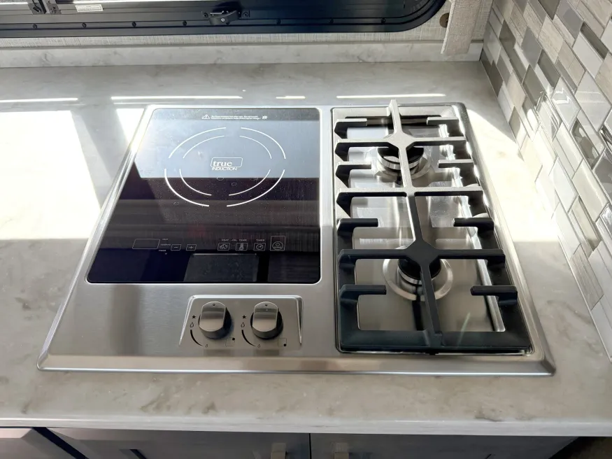 2023 Thor Inception 38MX | Photo 10 of 29