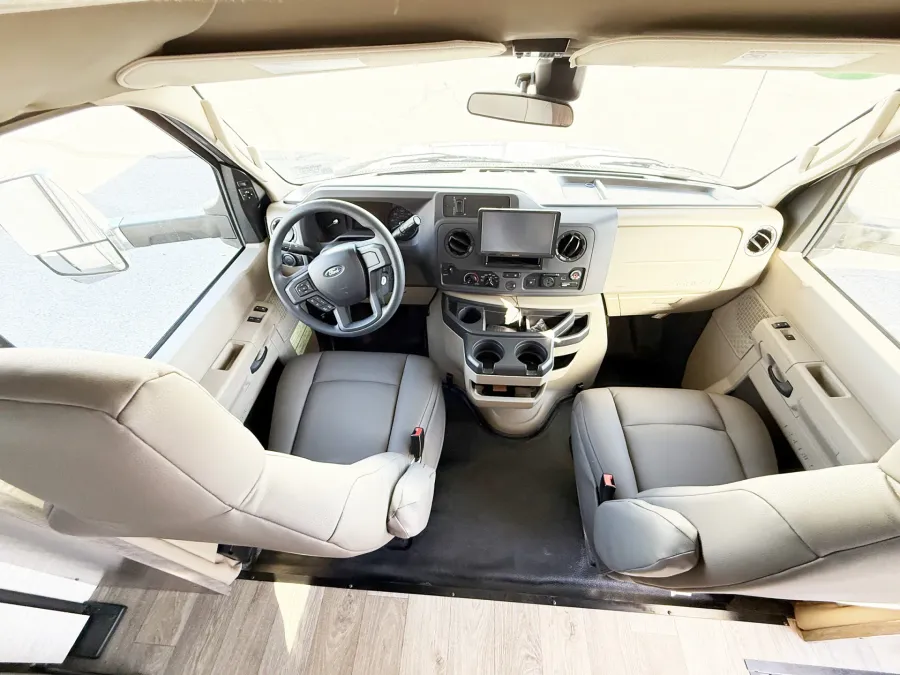 2025 Winnebago Minnie Winnie 31K | Photo 10 of 17