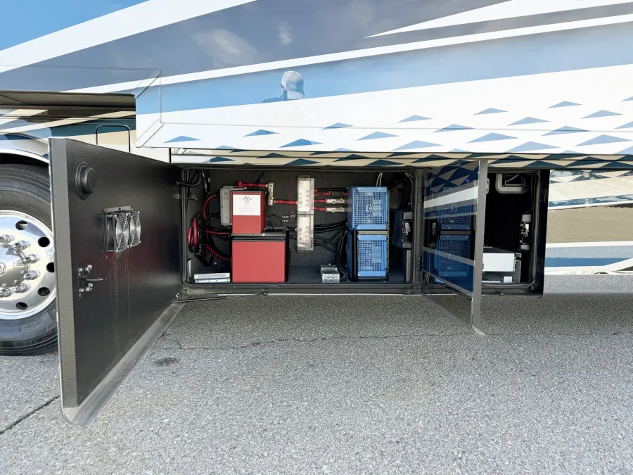 2027 Newmar Essex 4595 | Photo 32 of 31