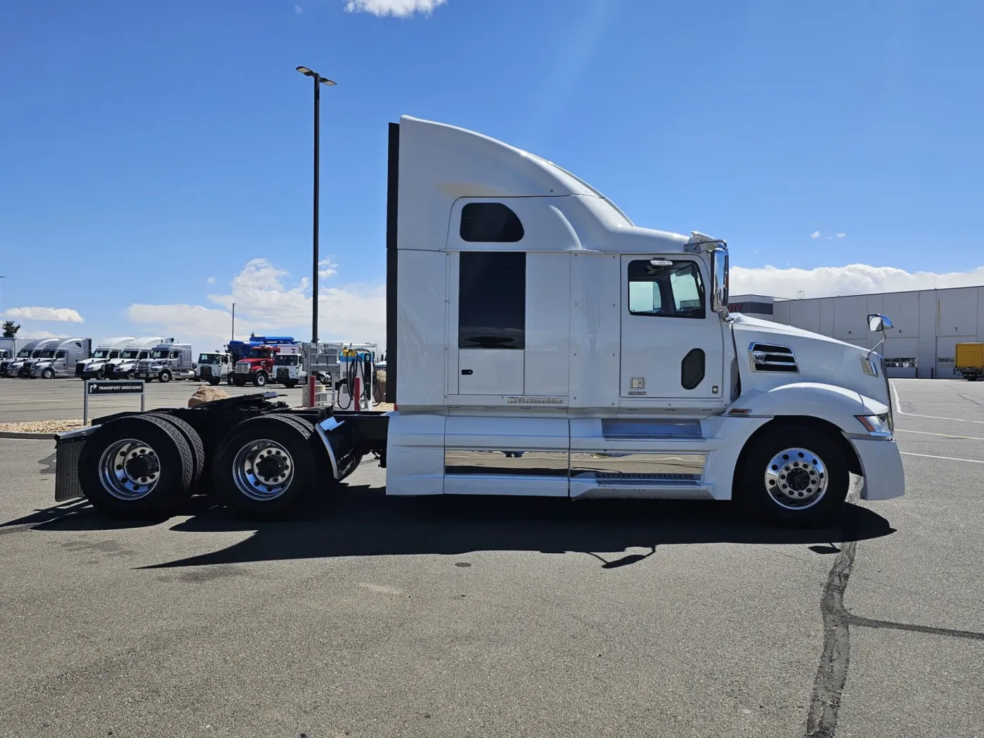 2022 Western Star 5700XE | Photo 5 of 23
