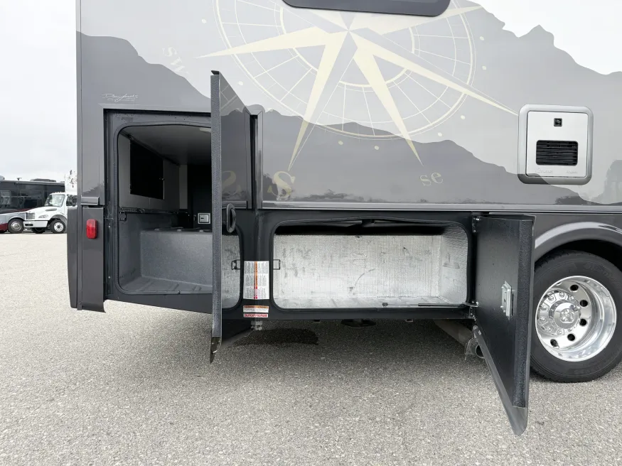 2024 Dynamax Isata 28SS | Photo 21 of 24