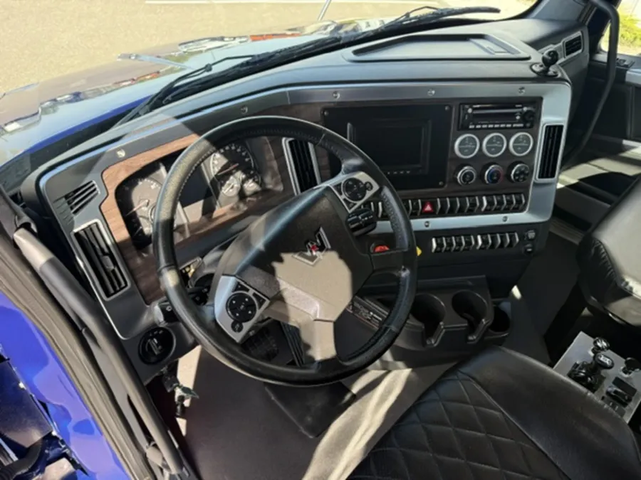 2025 Western Star 47X | Photo 13 of 17