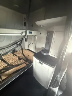 2019 Peterbilt 579 | Thumbnail Photo 15 of 17