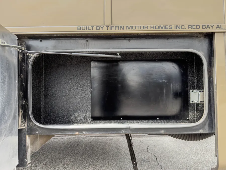 2022 Tiffin Allegro Red 33AA | Photo 34 of 40