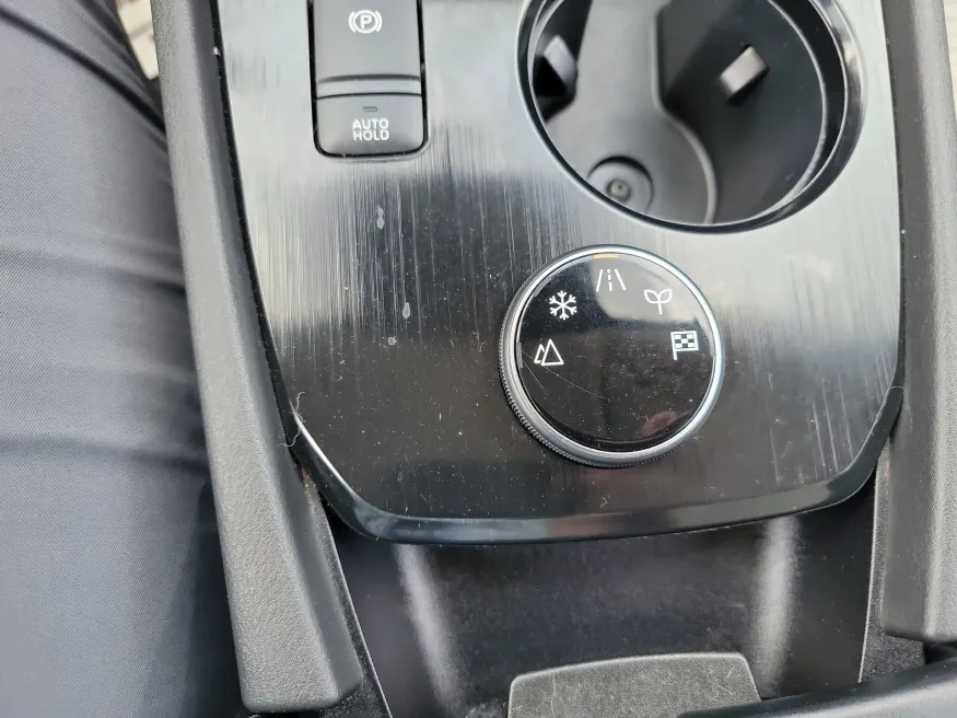 2023 Nissan Rogue SV | Photo 14 of 17