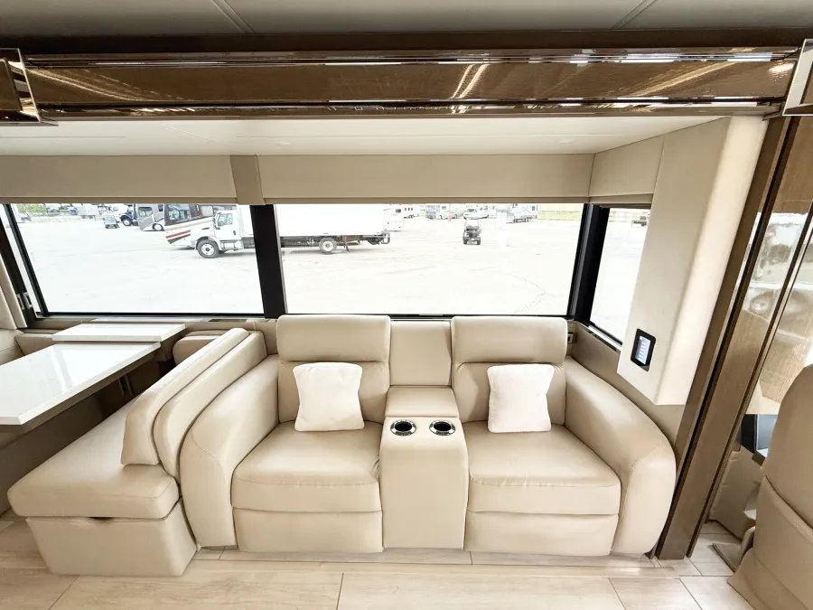 2024 Newmar King Aire 4596 | Photo 7 of 31