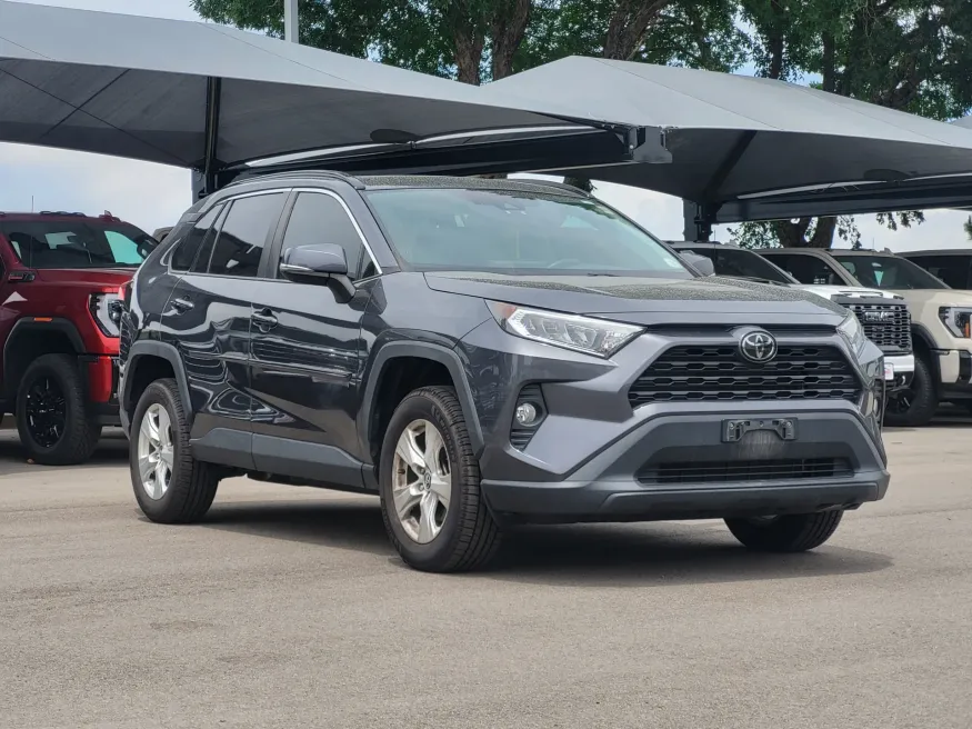 2020 Toyota RAV4 XLE | Photo 2 of 26