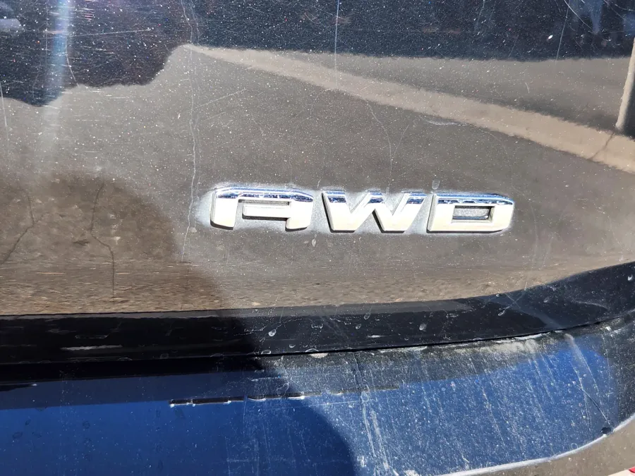 2024 GMC Terrain SLT | Photo 13 of 28