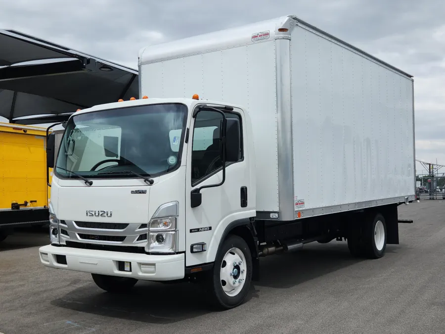 2025 Isuzu NRR-GAS 18&#039; BOX VAN | Photo 2 of 7