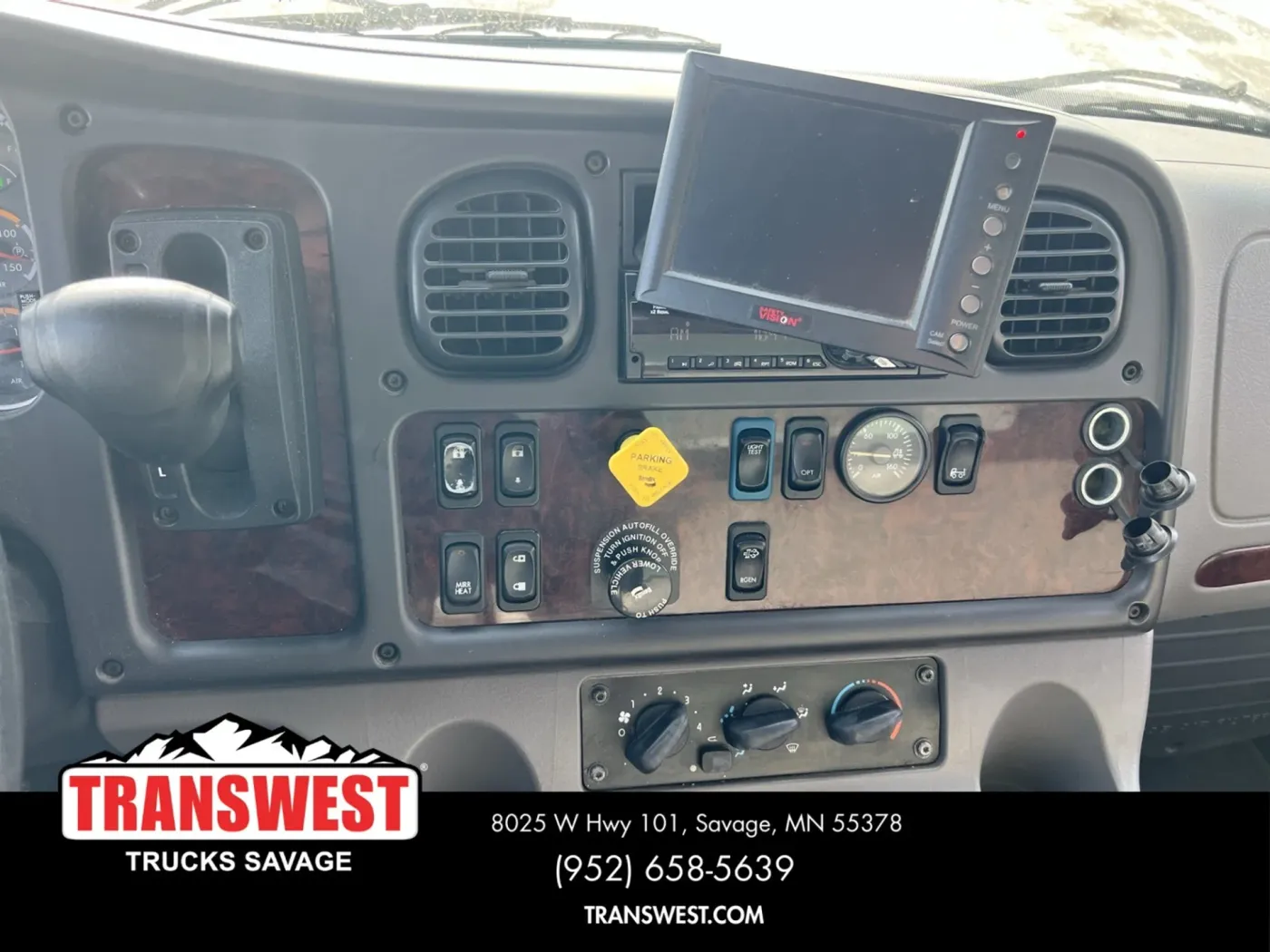 2020 Freightliner M2 106 | Photo 2 of 11