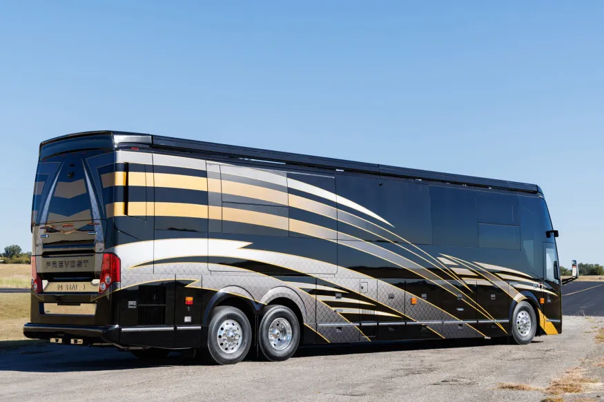 2026 Emerald Prevost H3-45 Triple Slide | Photo 19 of 29