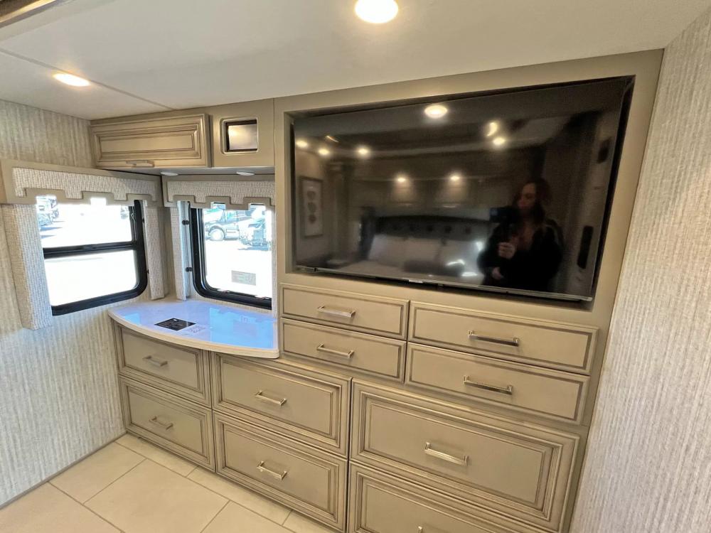 2023 Newmar London Aire 4551 | Photo 15 of 34