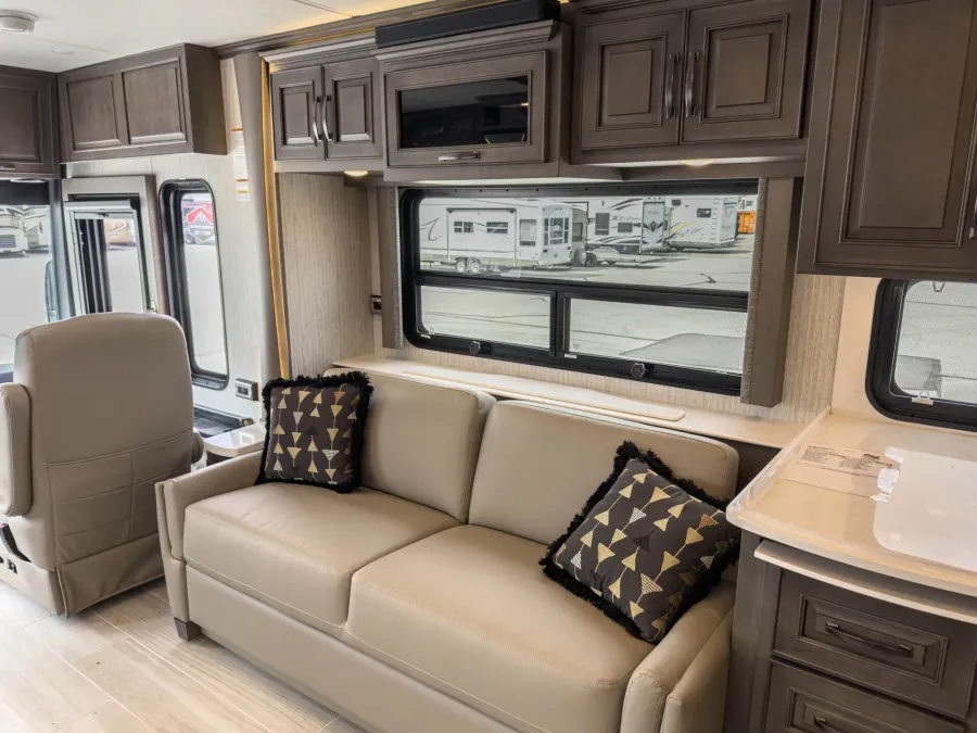 2026 Newmar Dutch Star 4369 | Photo 15 of 43