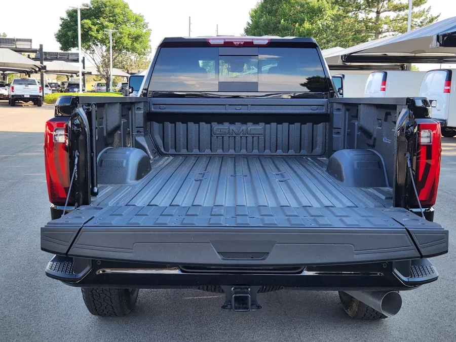 2025 GMC Sierra 2500HD Denali Ultimate | Photo 15 of 30