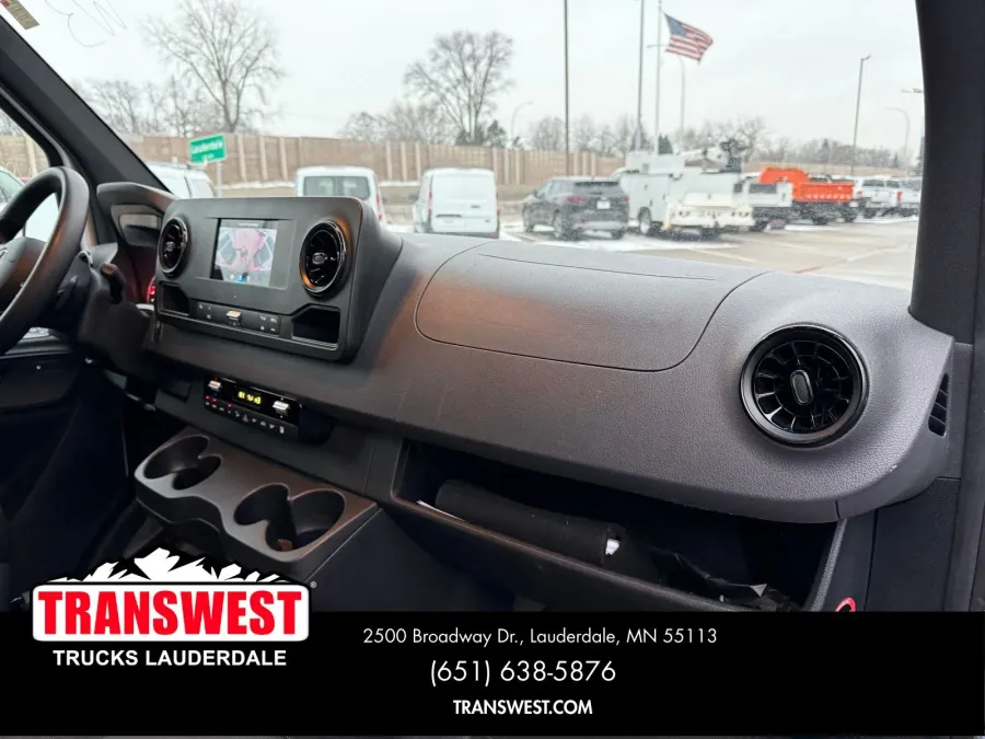 2024 Mercedes Benz Sprinter 2500 Passenger 144 WB | Photo 14 of 21