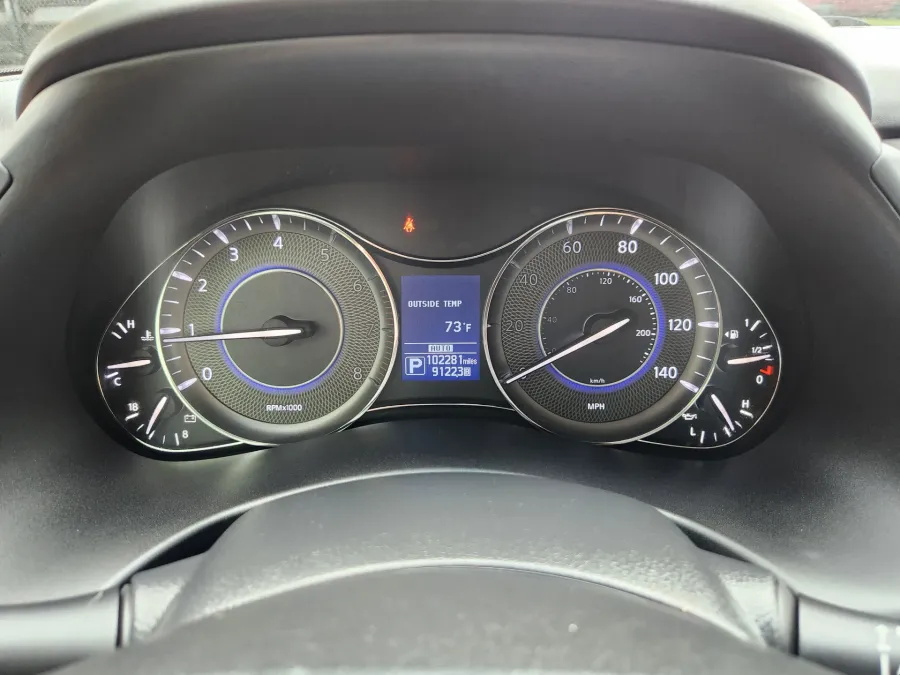 2017 Infiniti QX80 | Photo 23 of 33