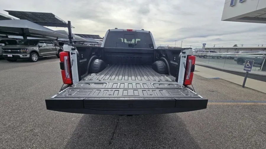 2026 Ford Super Duty F-250 | Photo 10 of 35
