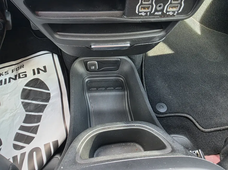 2025 Chrysler Pacifica Select | Photo 25 of 30