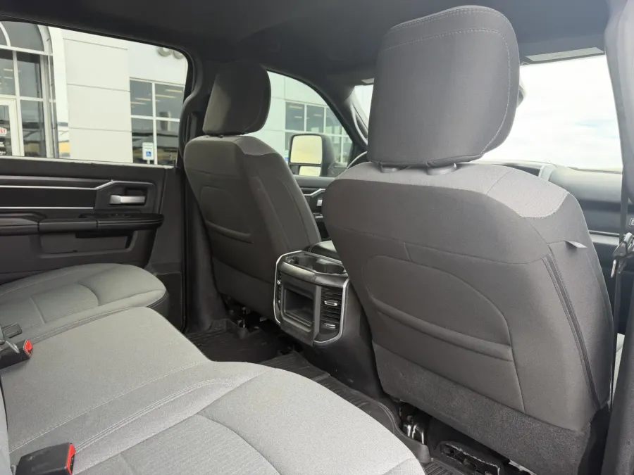 2024 RAM 2500 Big Horn | Photo 9 of 19