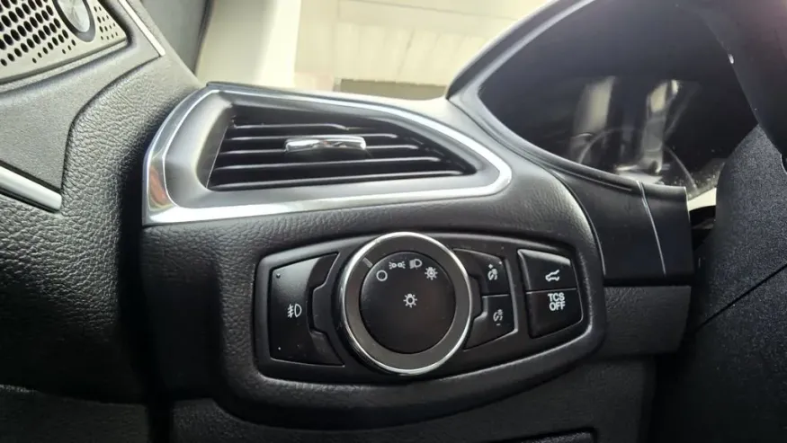 2023 Ford Edge | Photo 14 of 31