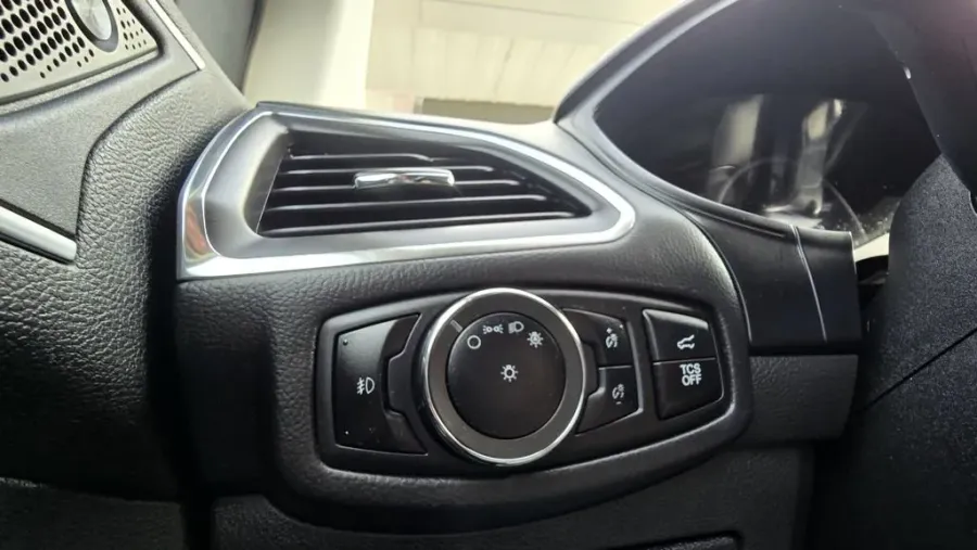 2023 Ford Edge | Photo 14 of 31