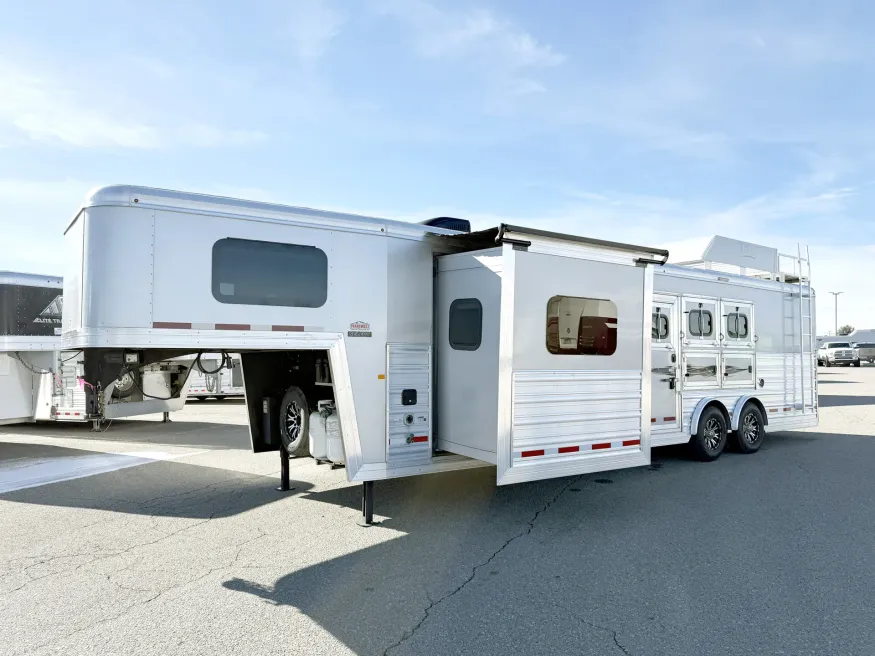 2021 Logan Coach Select 812 3HLQ | Photo 25 of 27