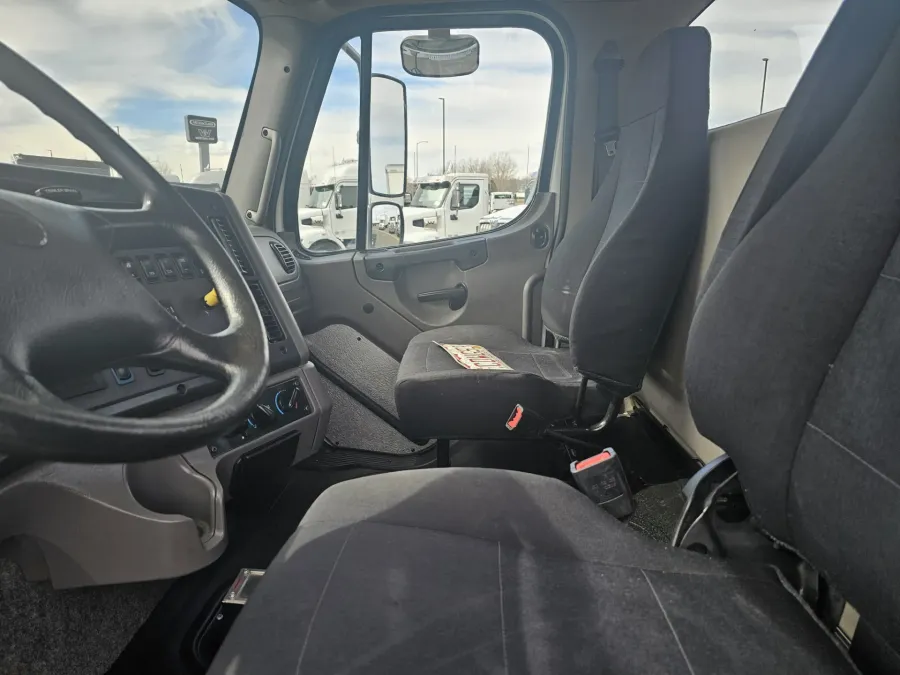 2023 Freightliner M2 112 | Photo 18 of 21