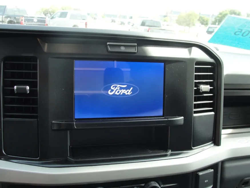 2025 Ford F-250 | Photo 7 of 13