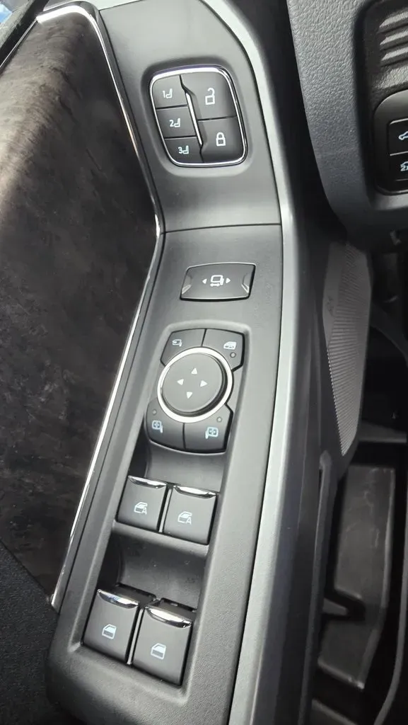 2026 Ford Super Duty F-250 | Photo 14 of 35