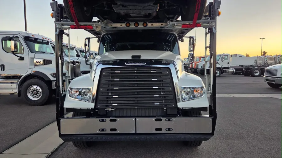 2026 Freightliner 114SD | Photo 20 of 44