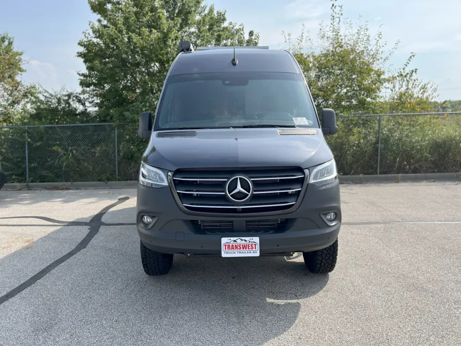 2022 Pleasure-way Rekon 4x4 | Photo 4 of 20