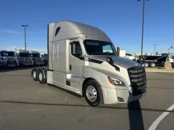 2023 Freightliner Cascadia | Thumbnail Photo 3 of 21