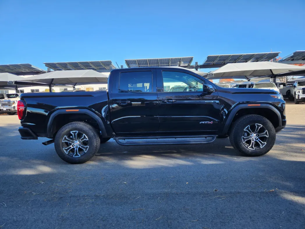 2025 GMC Canyon 4WD AT4 