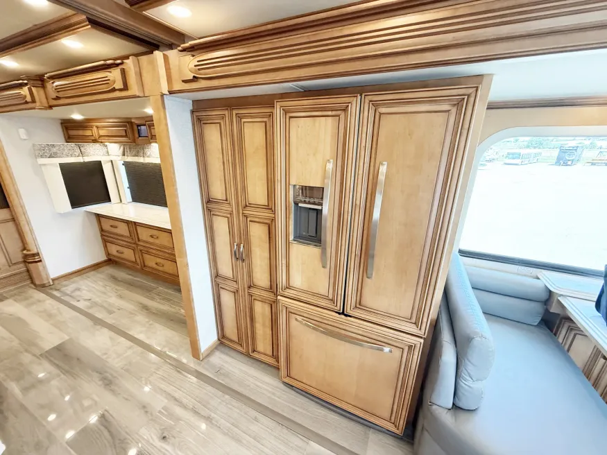 2022 Newmar Essex 4551 | Photo 11 of 32