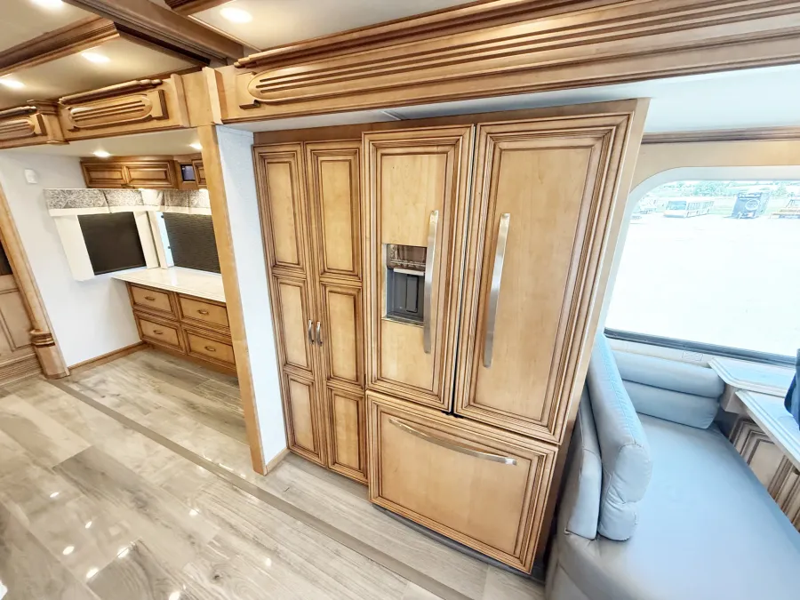 2022 Newmar Essex 4551 | Photo 11 of 32