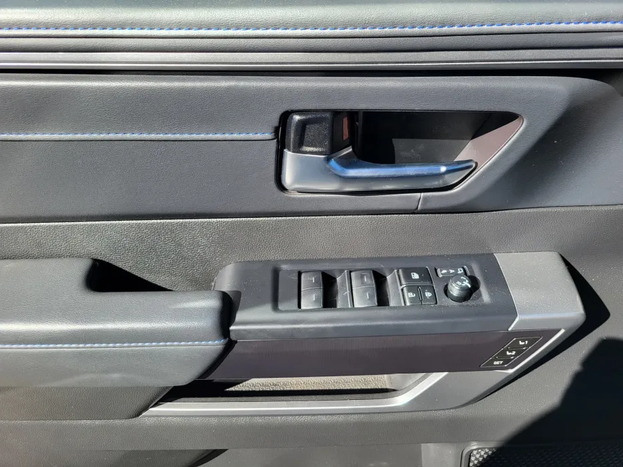 2024 Toyota Tundra 4WD Platinum | Photo 17 of 24