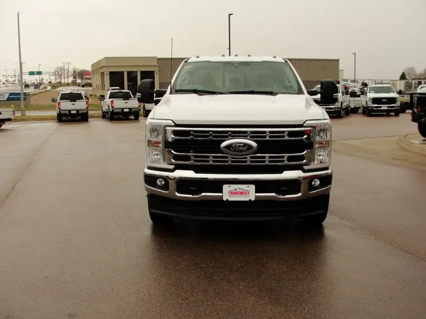 2026 Ford Super Duty F-350 | Photo 7 of 14