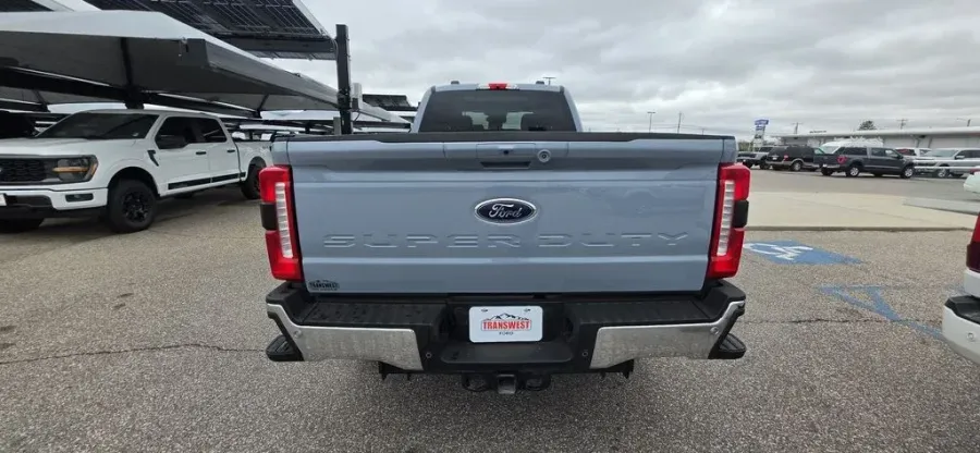 2025 Ford F-250 | Photo 9 of 35