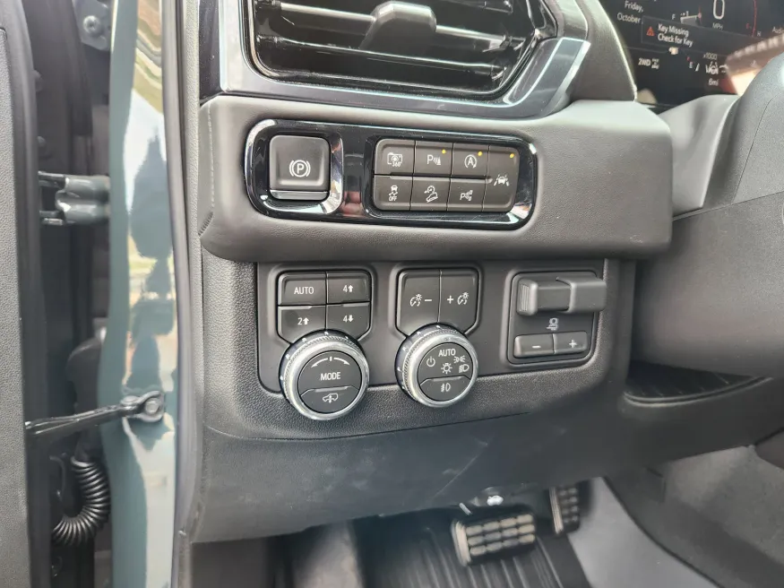 2026 GMC Yukon AT4 Ultimate | Photo 6 of 33