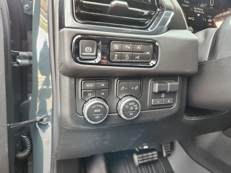 2026 GMC Yukon AT4 Ultimate | Photo 6 of 33