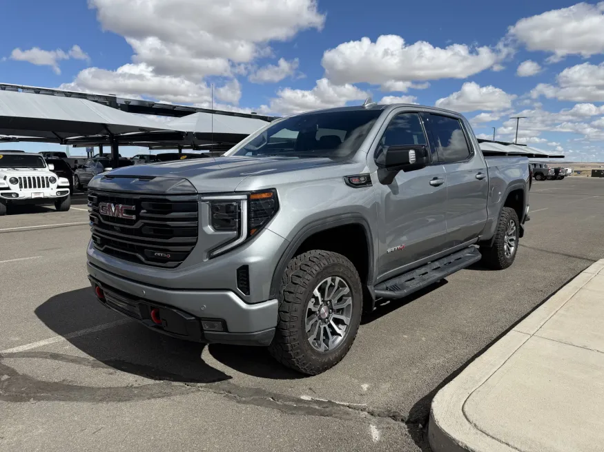 2023 GMC Sierra 1500 AT4 | Photo 3 of 21
