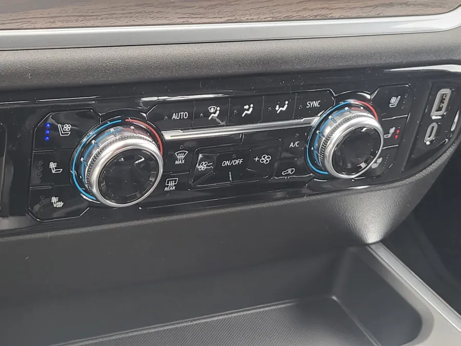 2026 GMC Sierra 1500 SLT | Photo 16 of 26